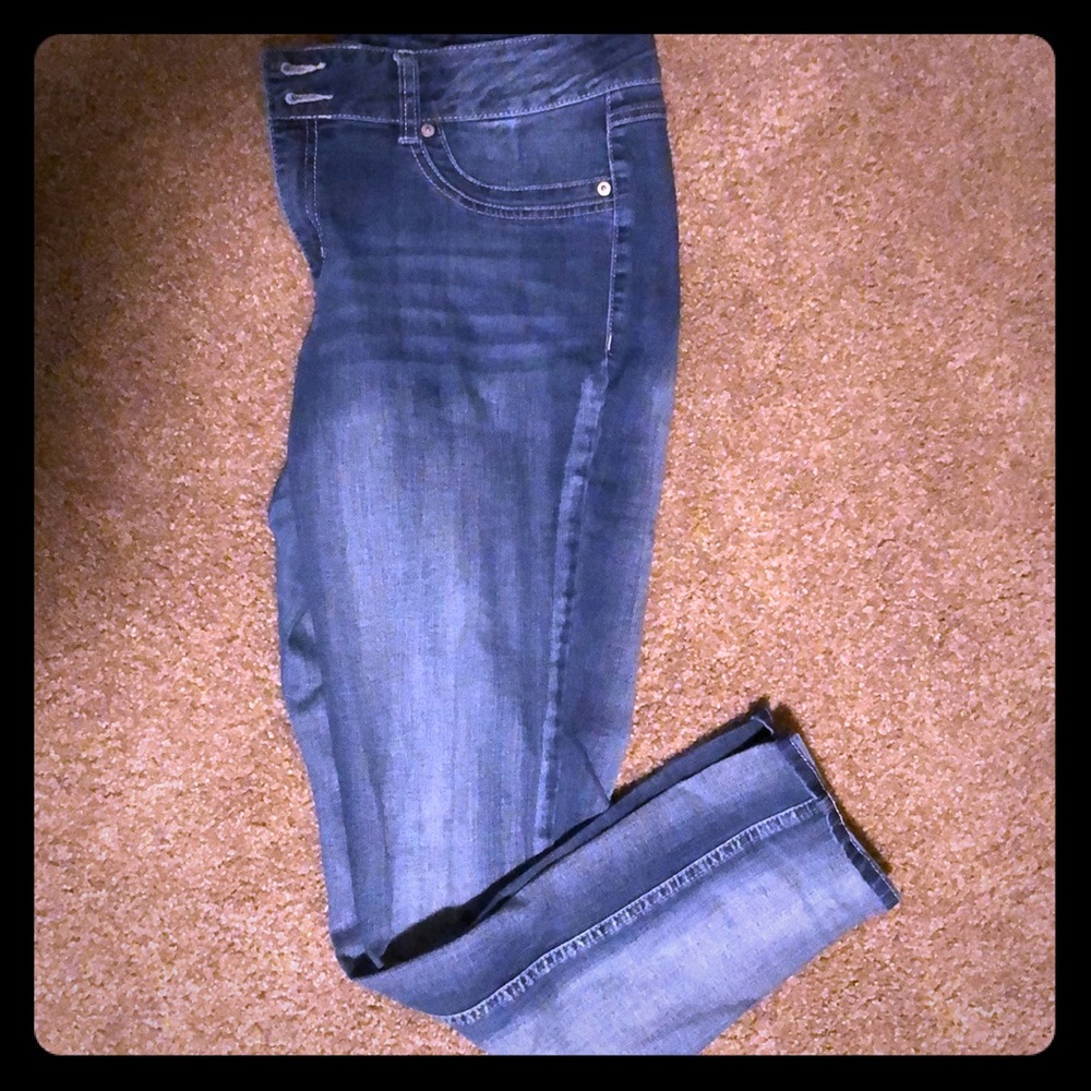Super cute stonewashed denim jegging!